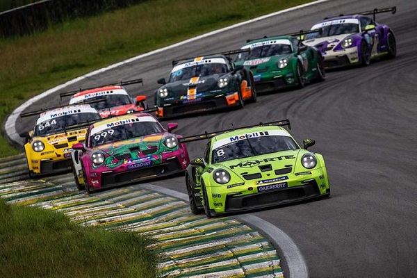 carros porsche correndo na porsche cup